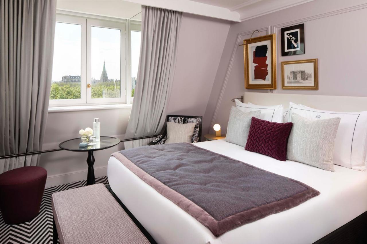Le Damantin Hôtel&Spa Parijs Buitenkant foto A bedroom at the hotel