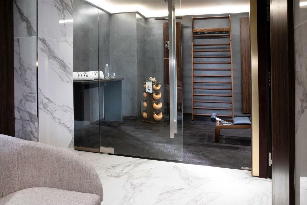 Le Damantin Hôtel&Spa Parijs Buitenkant foto Interior of a private house