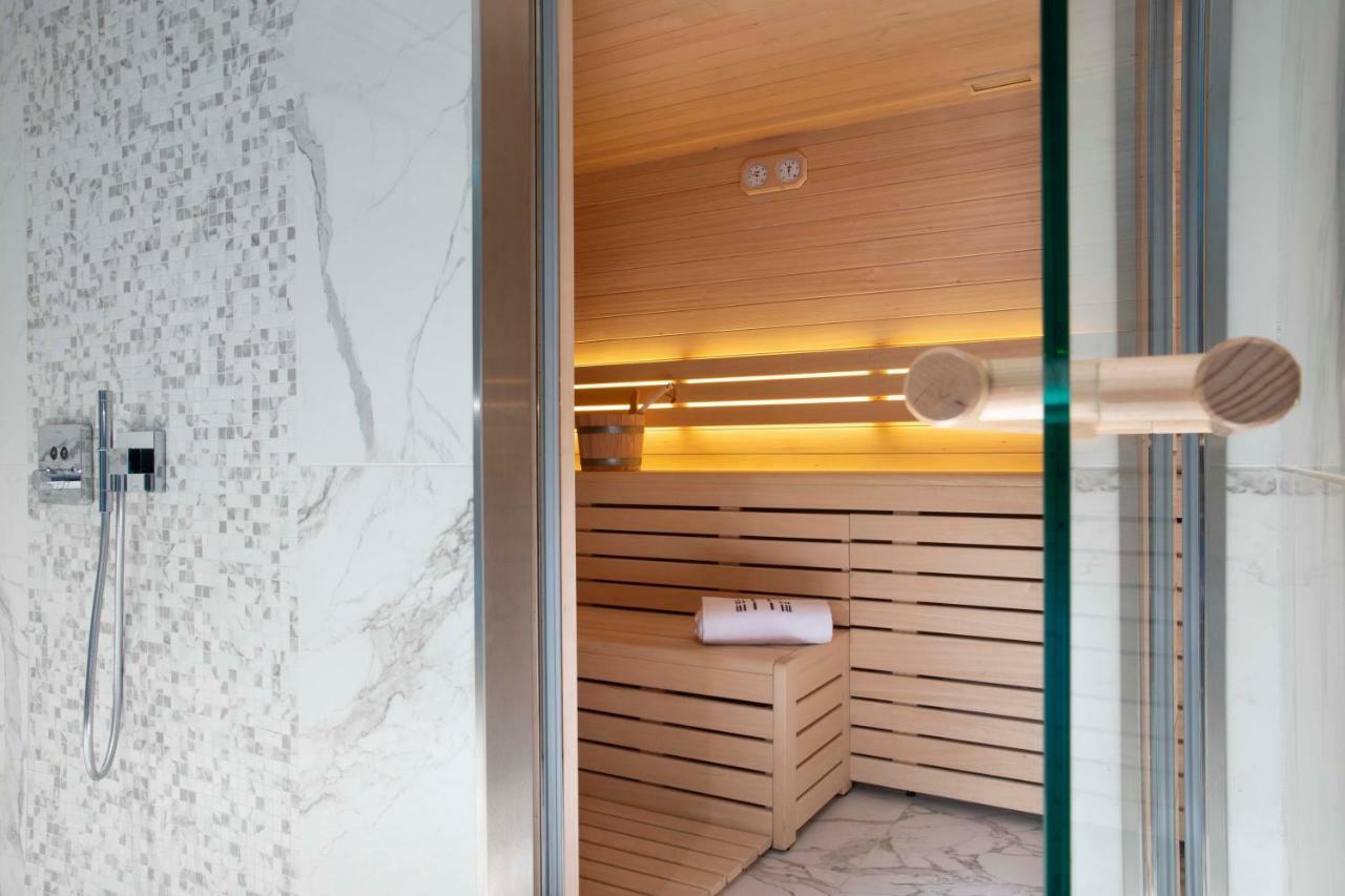 Le Damantin Hôtel&Spa Parijs Buitenkant foto A modern Finnish sauna